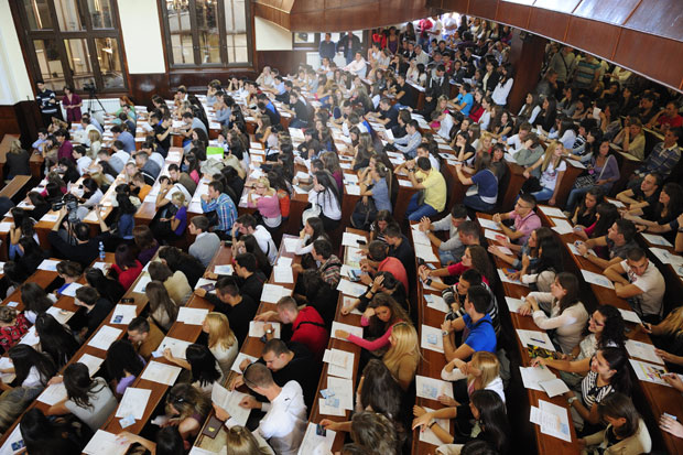 ДРЖАВА ГУБИ ОГРОМАН НОВАЦ: У коферима однесу дипломе вредне и до милијарду евра